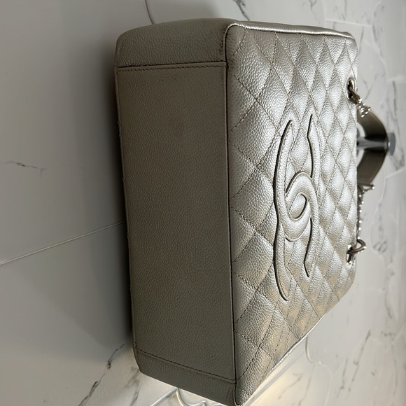 CHANEL CAVIAR SHOPPING TOTE ๐ - Picture 4 of 16